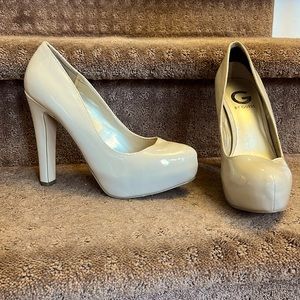 Used but look new Guess Platform Pumps